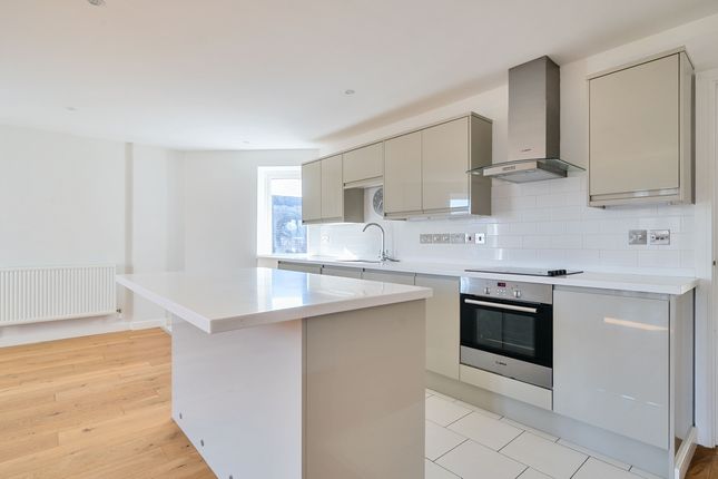 4 Cardigan House, Ailesbury Court, High Street, Marlborough photo 4