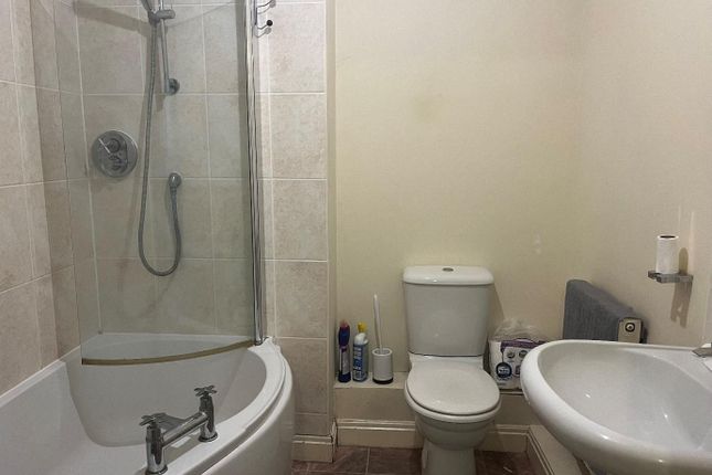 102 Flat 12, Eastham Rake, Wirral photo 4