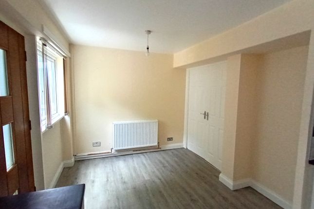 56, Stafford photo 3