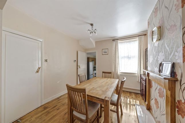 6, Wood Street, Mitcham photo 4