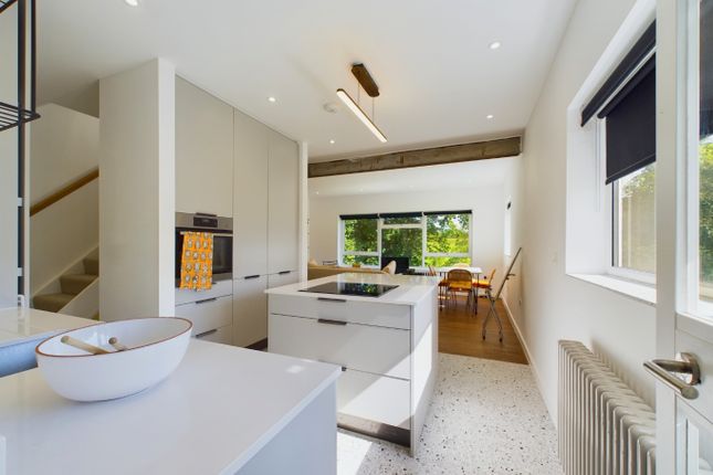 4 Fairview Lodge, Underwood Square, Leigh-On-Sea photo 2