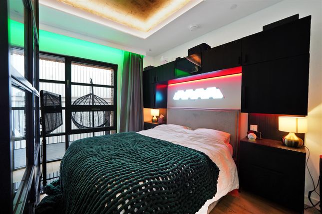 Flat 505, Astell House, London City Island photo 3