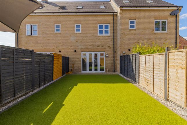 29, Kingfisher Drive, Southam photo 3