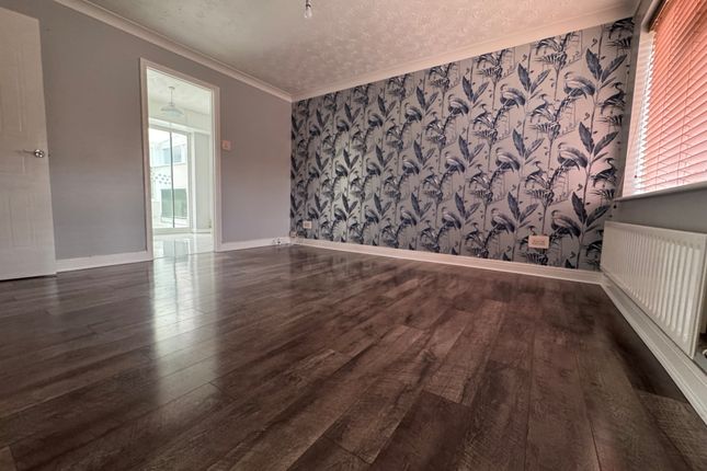 10, Mansfield Court, Peterborough photo 3