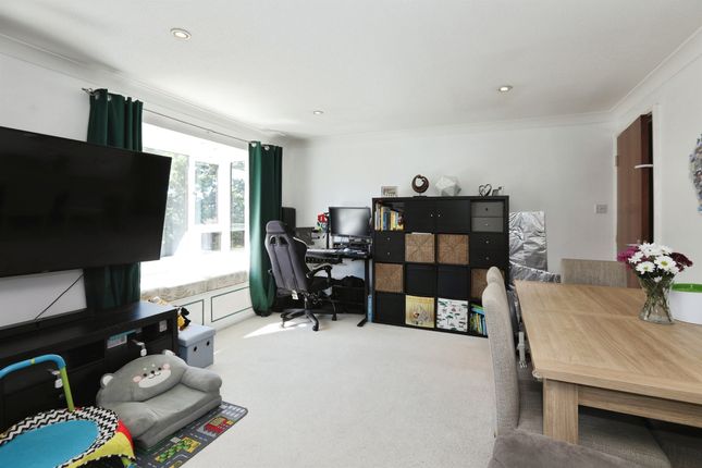 Flat 6, Humphrey Lodge, Kings Way, Burgess Hill photo 4