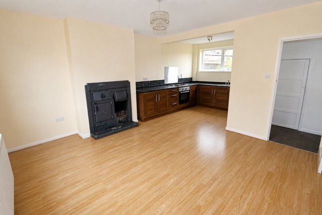 6, Manor Road, Rothwell photo 4