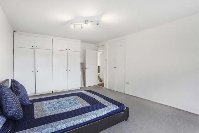 Flat for sale in Cheam Road, Sutton