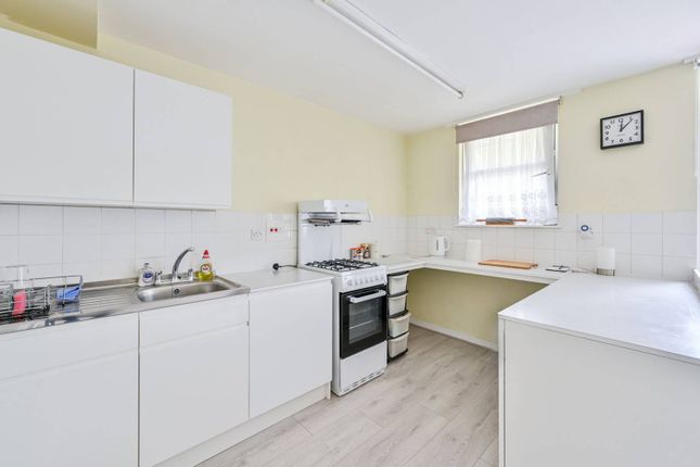 Maisonette for sale in Clearbrook Way, Limehouse, London