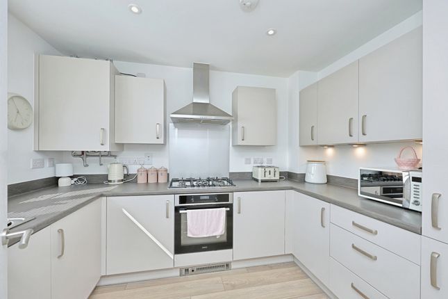 10, George Close, Norwich photo 4
