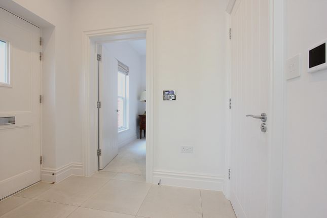 Linnet Drive, Ascot photo 4