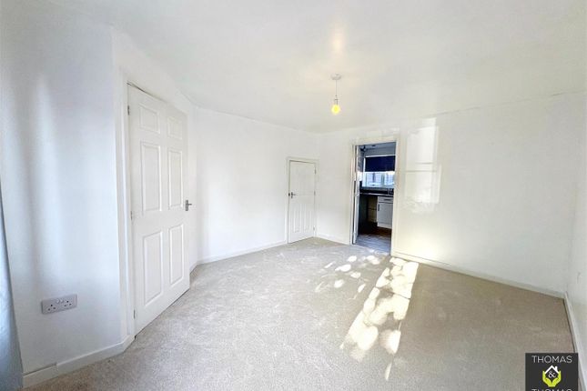 13, Whitefield Crescent, Gloucester photo 4