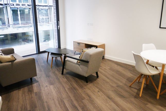 Flat Apartment 109, 1, Chaucer Gardens, London photo 2