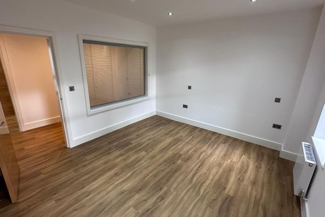 Office to let in Hornsey Park Road, London