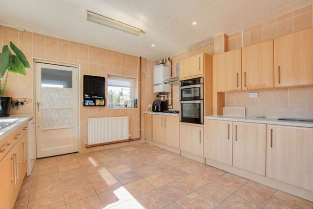 98 Nevendon Road, Wickford photo 4