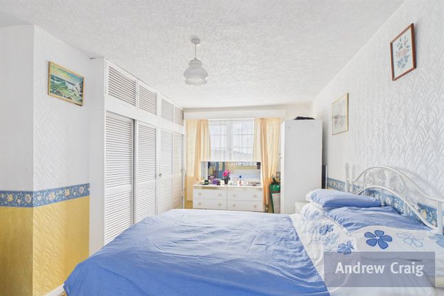 14 Hogarth Road, South Shields photo 4
