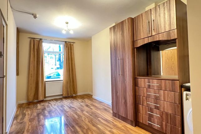 Studio to rent in St. Stephens Road, Hounslow