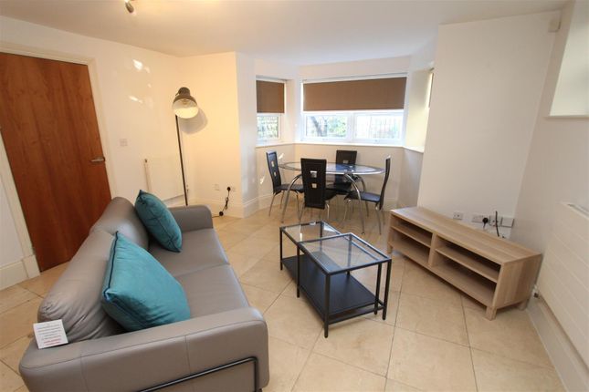 Livingroom1.Jpg