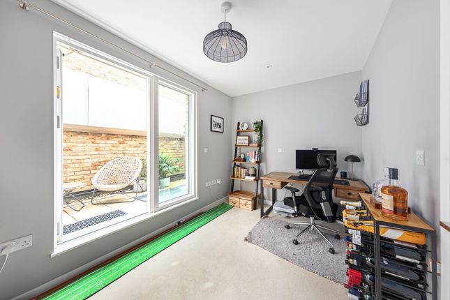 Town house for sale in Handley Drive, London