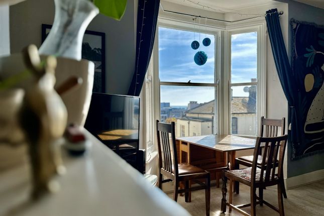Flat 3, 2, Buckingham Street, Brighton photo 3