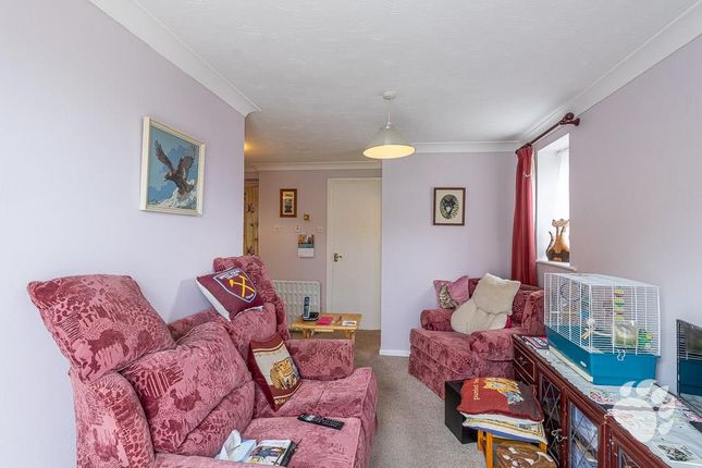 19, Robinia Close, Basildon photo 4