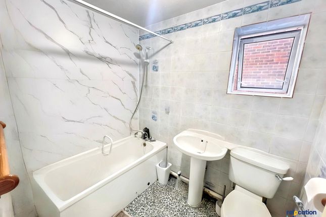 8 Maynard Court, Waltham Abbey photo 4