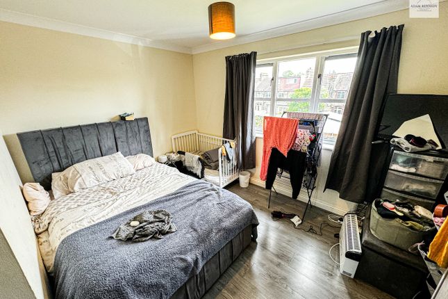 Flat 53B, Hickory Close, London photo 3