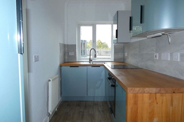 17 East View, Leeds photo 4