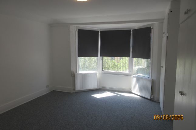 69, Fairlop Rd, Leytonstone photo 2