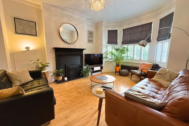 6 Mornington Road, Sale photo 2