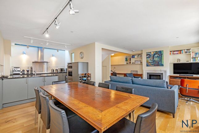 Mews house to rent in Short Or Mid Term: Ennismore Mews, Knightsbridge