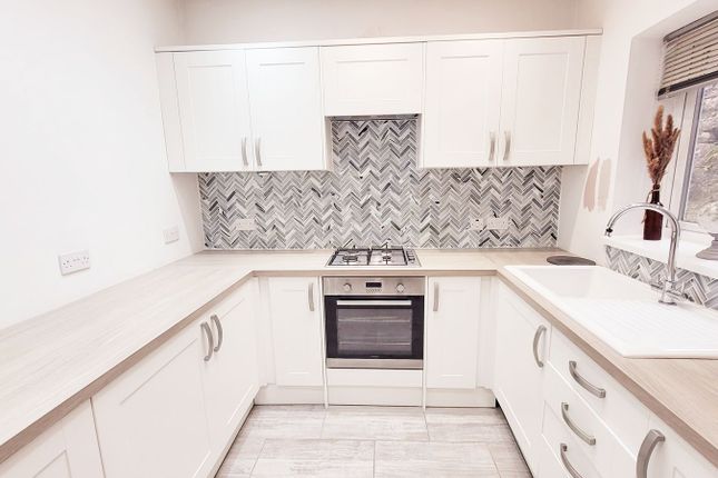15, Glyn Street, Bridgend photo 3