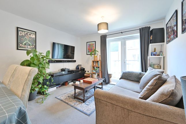 Whistler Court, WD25, Watford photo 3