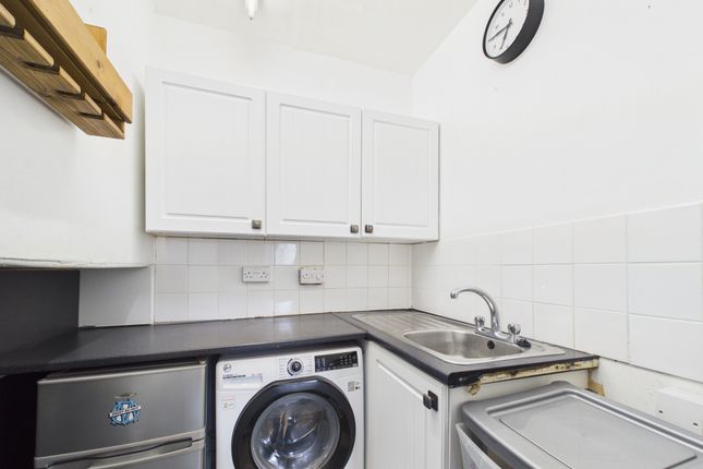 Flat 3, 6 Lansdown Terrace, Cheltenham photo 3
