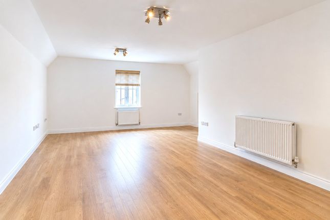 4, Breton House, Great Dunmow, Essex photo 4