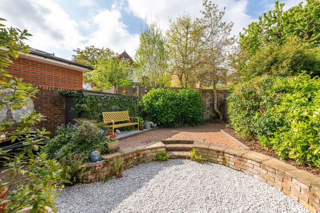 56 Fengates Road, Redhill photo 2