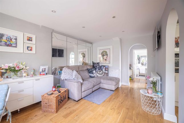 Flat 5, 150, Straight Road, Windsor photo 4