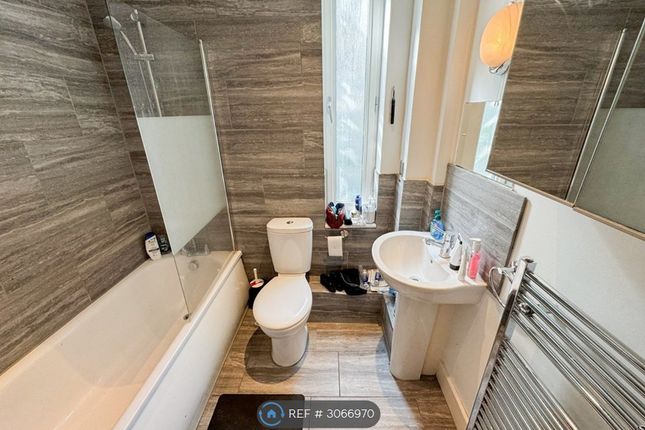 Flat, Market Court Hoxton Hoxton Street, London photo 3
