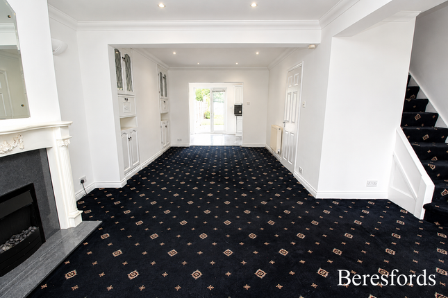 36, Lynwood Drive, Romford photo 2