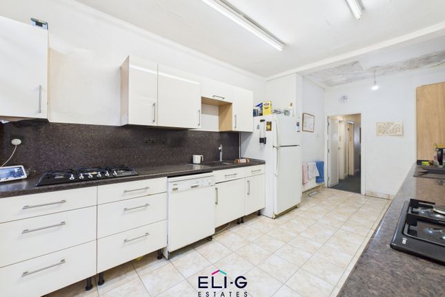 37 Princes Park Avenue, London photo 3