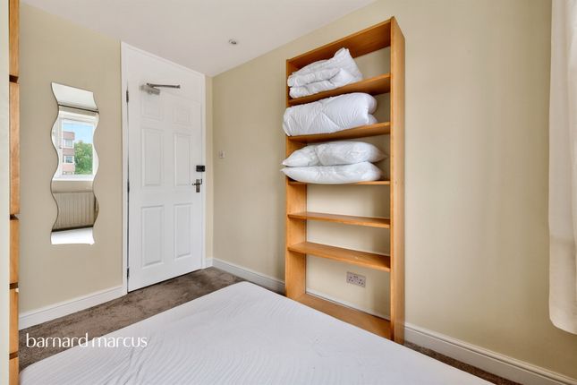 Flat 6, Newbridge Court, Hazelhurst Road, London photo 4