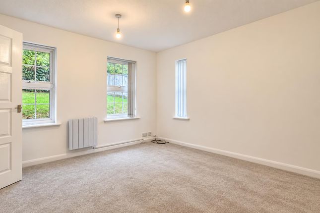 4 Victoria Court, West Wycombe Road, High Wycombe photo 3