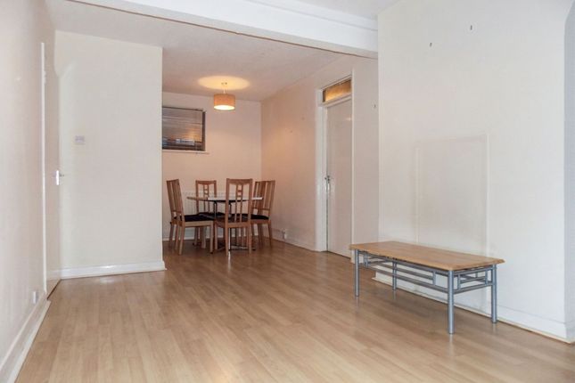 Flat 35, Keir Hardie House Marian Way, London photo 2