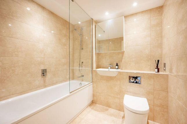 Flat for sale in Talisker House, Acton, London
