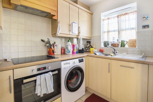 3, Tiverton Way, London photo 3