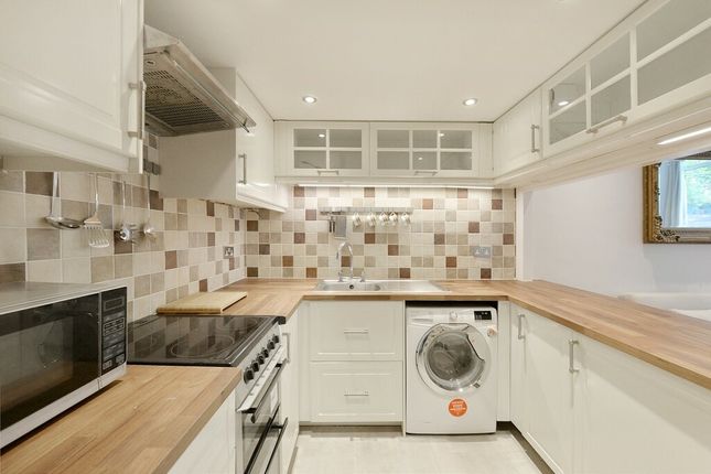 Flat to rent in Fulham Road, Fulham
