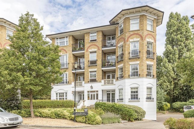 Flat to rent in Southlands Drive, Queensmere Road, Wimbledon