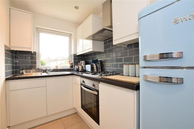 2 Bed Maisonette For Sale In Tomswood Hill Hainault Ilford