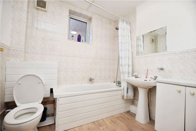 32, Chadwell Heath Lane, Romford photo 5