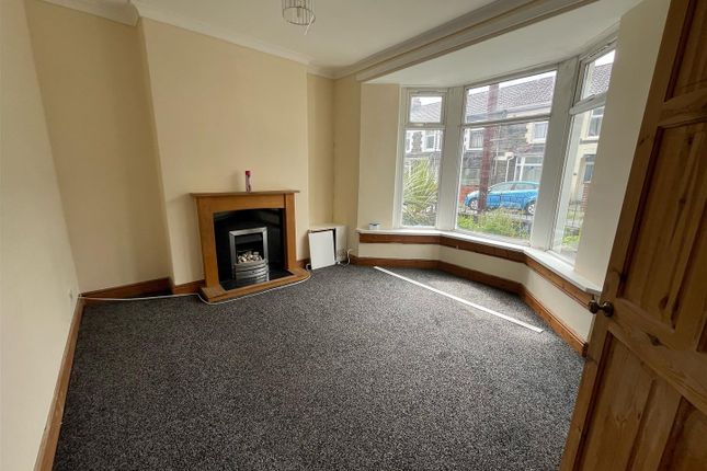 10, James Street, Caerphilly photo 3