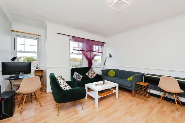 Flat 7 Cavendish Court, 21-23, Bromley Road, London photo 2